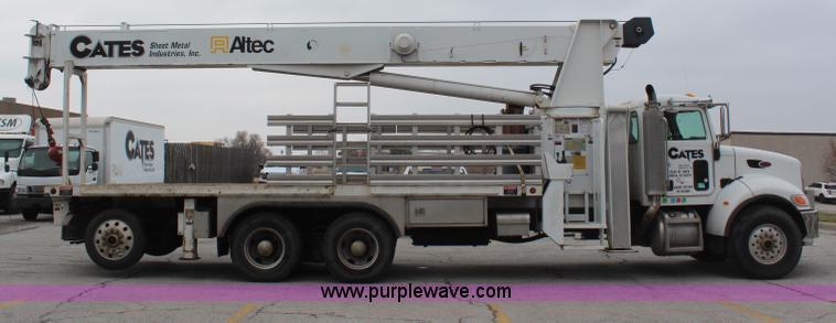 image for item H6225 2006 Peterbilt 335 26-ton crane truck