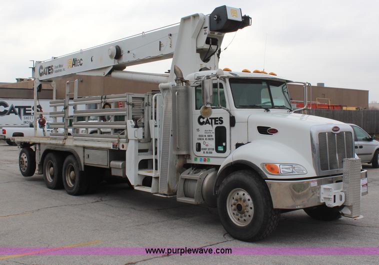 image for item H6225 2006 Peterbilt 335 26-ton crane truck
