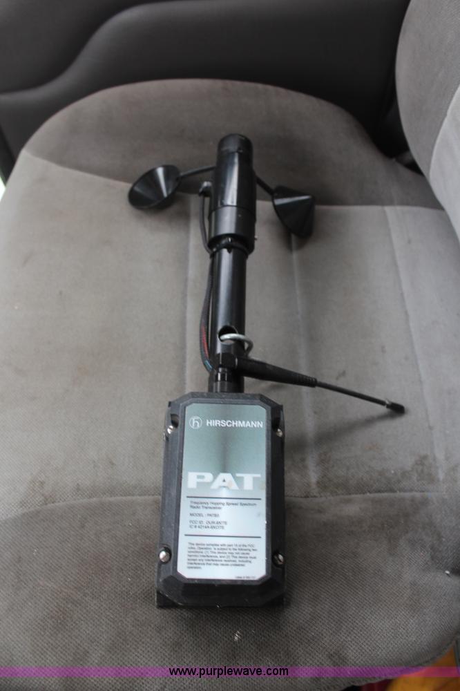 image for item H6225 2006 Peterbilt 335 26-ton crane truck