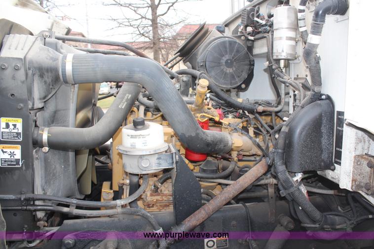 image for item H6225 2006 Peterbilt 335 26-ton crane truck