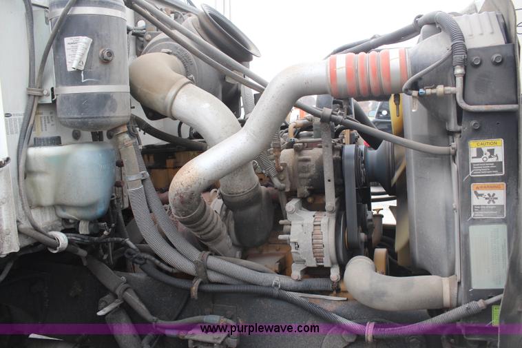 image for item H6225 2006 Peterbilt 335 26-ton crane truck