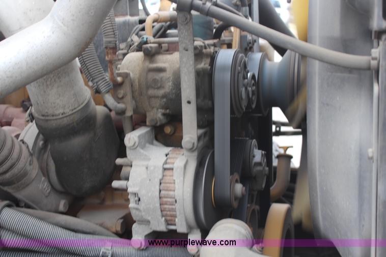 image for item H6225 2006 Peterbilt 335 26-ton crane truck