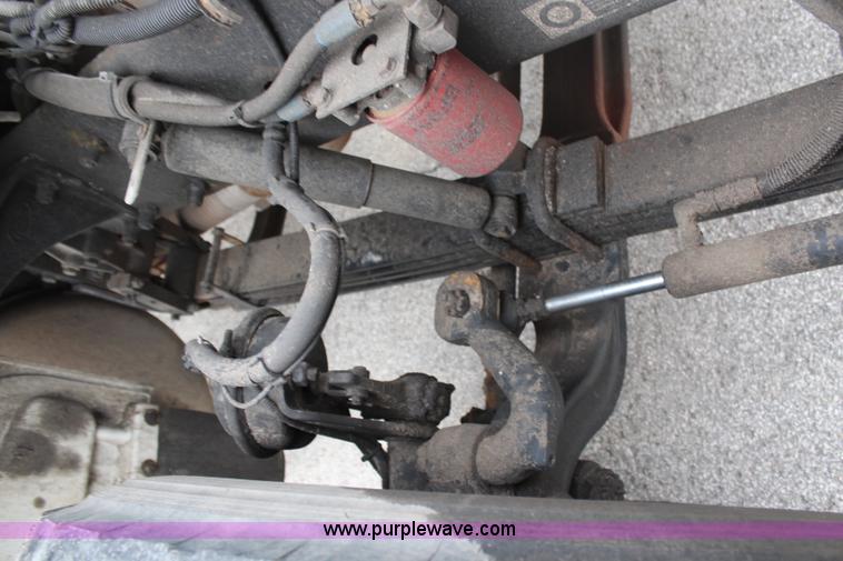 image for item H6225 2006 Peterbilt 335 26-ton crane truck