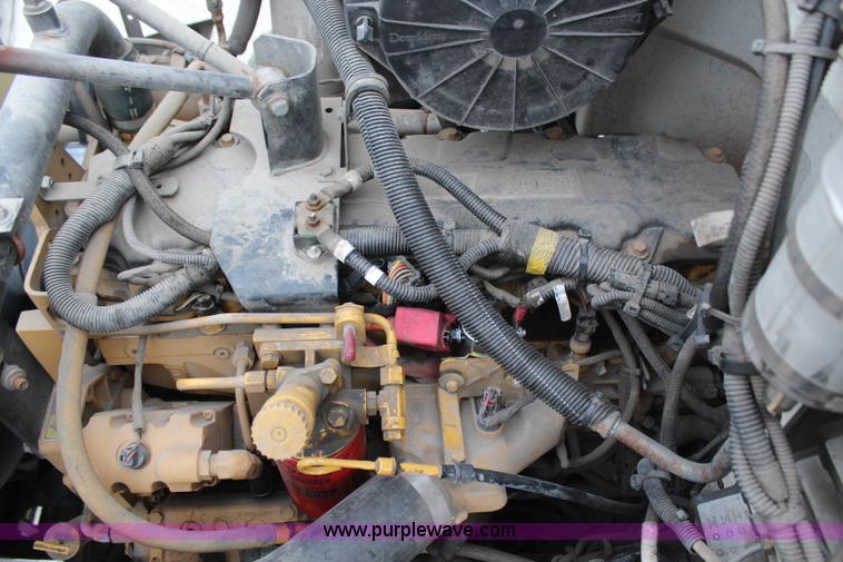 image for item H6225 2006 Peterbilt 335 26-ton crane truck