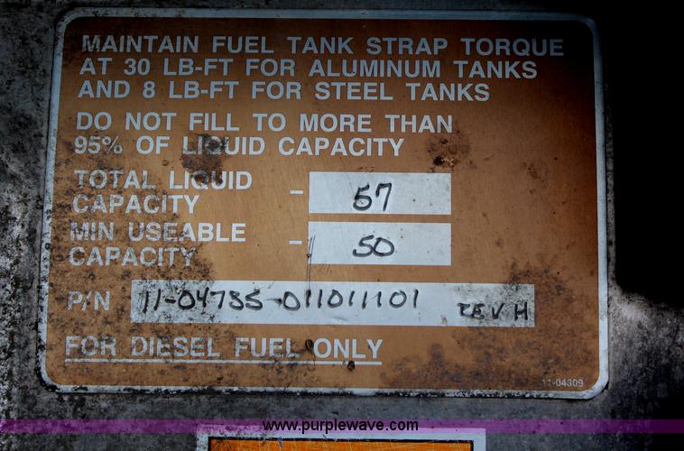 image for item H6225 2006 Peterbilt 335 26-ton crane truck