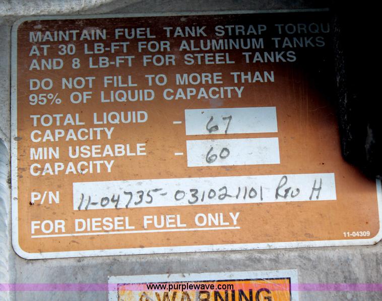 image for item H6225 2006 Peterbilt 335 26-ton crane truck