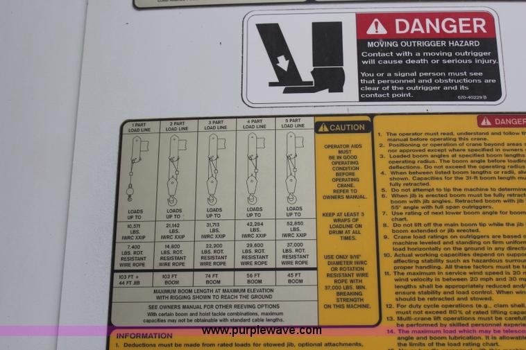 image for item H6225 2006 Peterbilt 335 26-ton crane truck