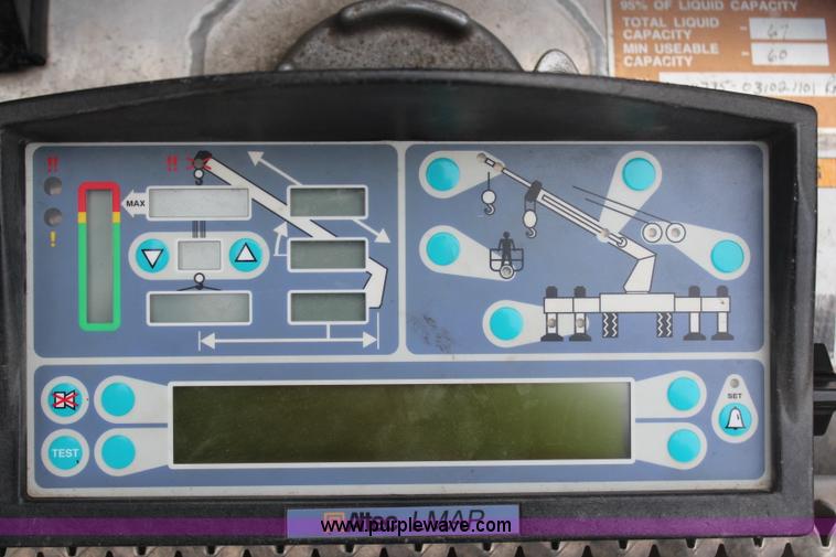 image for item H6225 2006 Peterbilt 335 26-ton crane truck