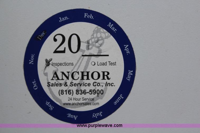 image for item H6225 2006 Peterbilt 335 26-ton crane truck