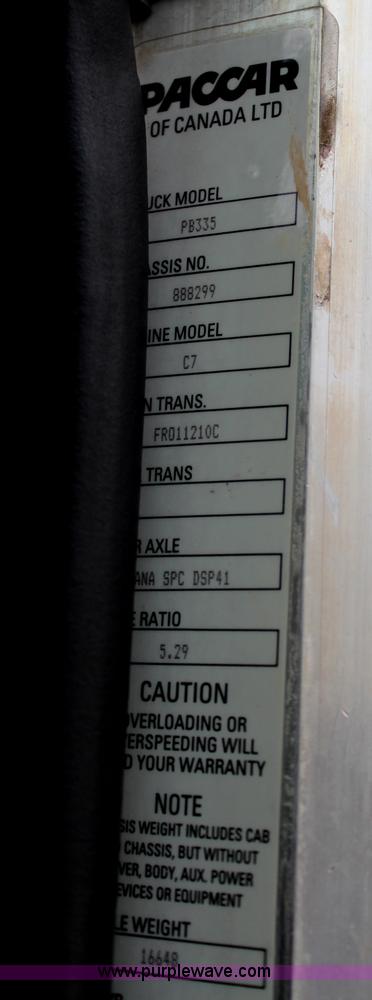 image for item H6225 2006 Peterbilt 335 26-ton crane truck