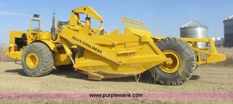 image for item I2739 1967 Allis Chalmers 260 scraper