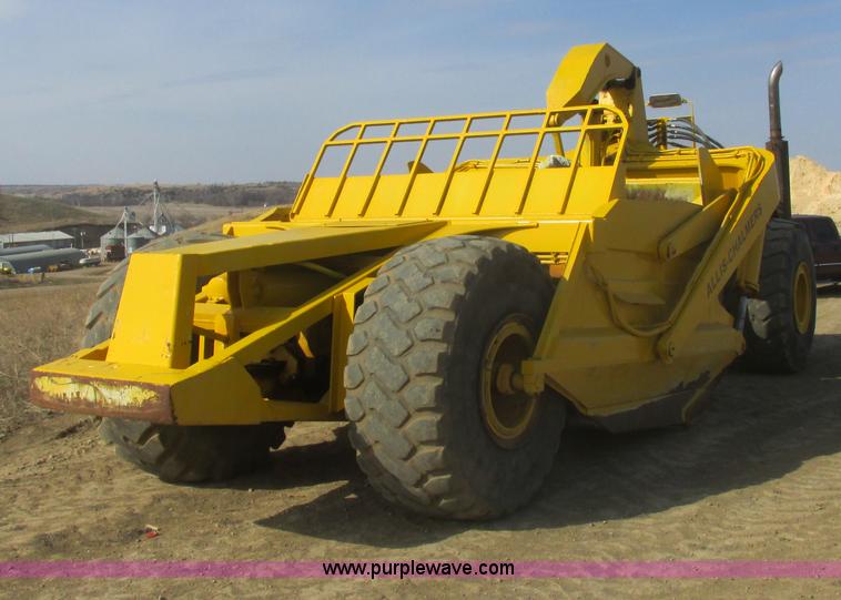 image for item I2739 1967 Allis Chalmers 260 scraper