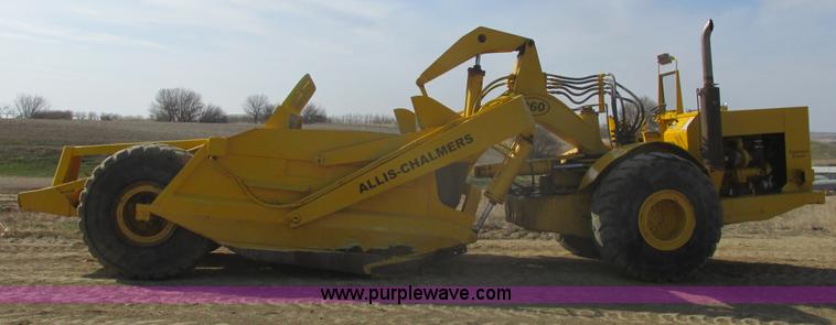 image for item I2739 1967 Allis Chalmers 260 scraper