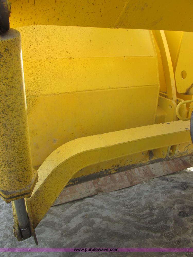 image for item I2739 1967 Allis Chalmers 260 scraper