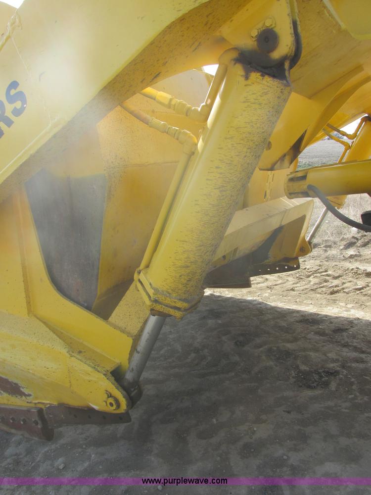 image for item I2739 1967 Allis Chalmers 260 scraper