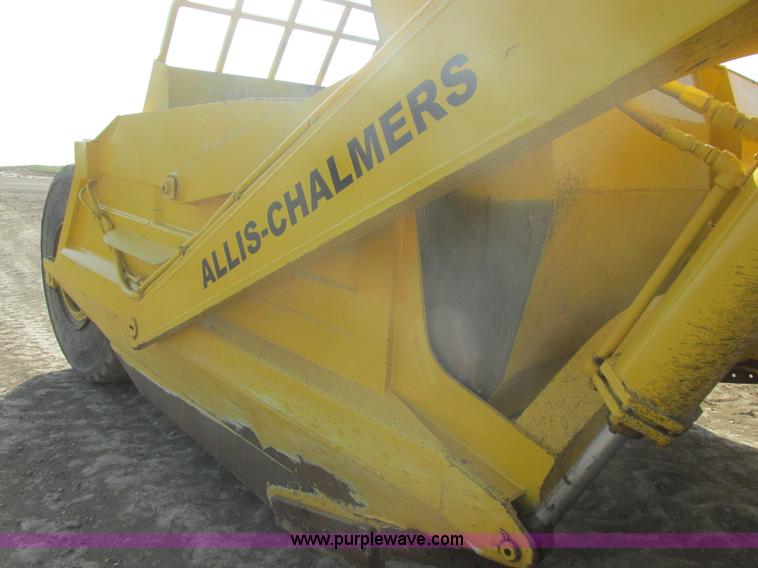 image for item I2739 1967 Allis Chalmers 260 scraper