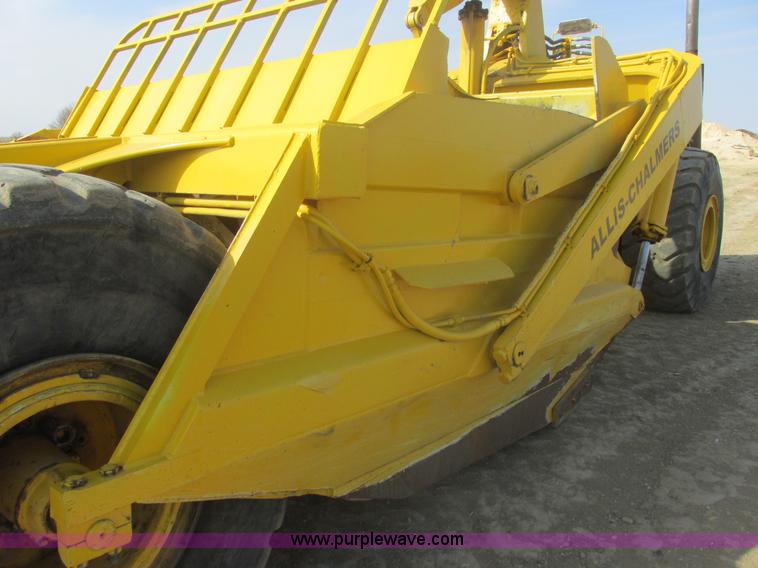 image for item I2739 1967 Allis Chalmers 260 scraper