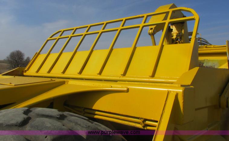 image for item I2739 1967 Allis Chalmers 260 scraper