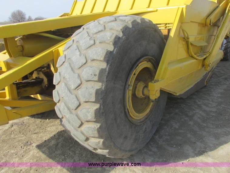 image for item I2739 1967 Allis Chalmers 260 scraper