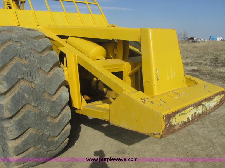 image for item I2739 1967 Allis Chalmers 260 scraper