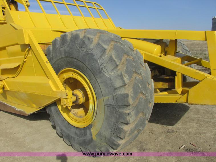 image for item I2739 1967 Allis Chalmers 260 scraper