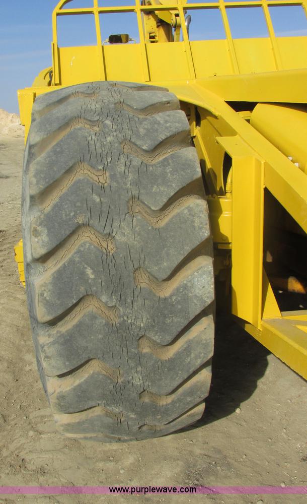 image for item I2739 1967 Allis Chalmers 260 scraper