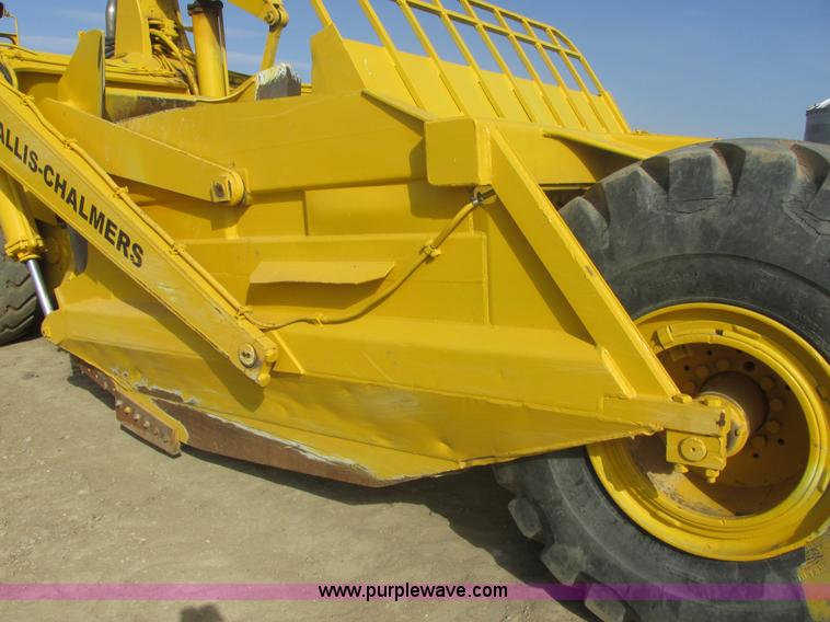 image for item I2739 1967 Allis Chalmers 260 scraper