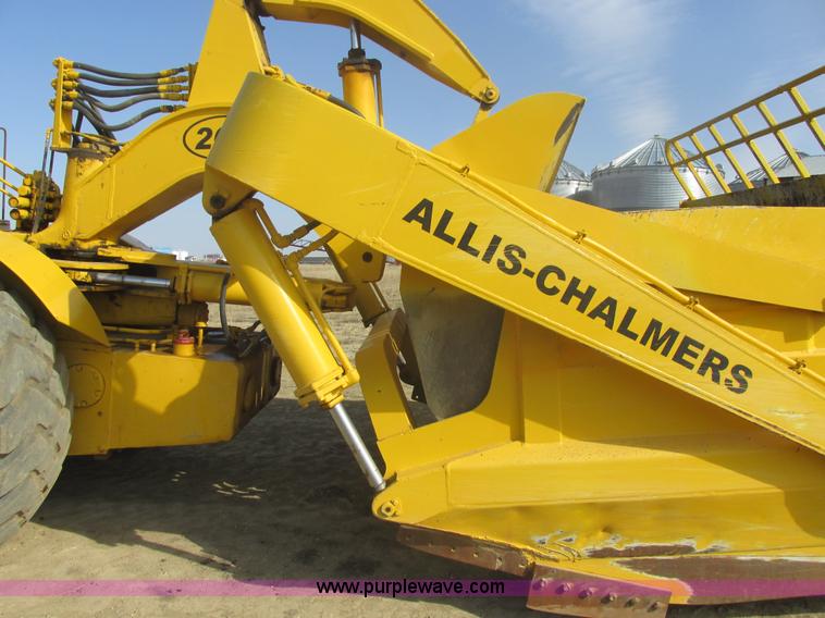 image for item I2739 1967 Allis Chalmers 260 scraper
