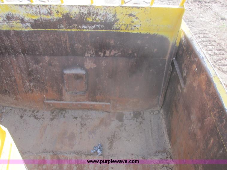 image for item I2739 1967 Allis Chalmers 260 scraper