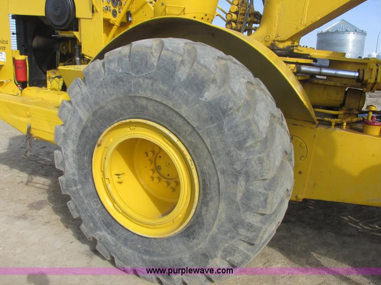 image for item I2739 1967 Allis Chalmers 260 scraper