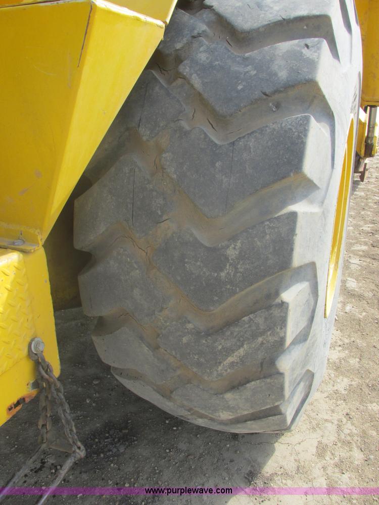 image for item I2739 1967 Allis Chalmers 260 scraper