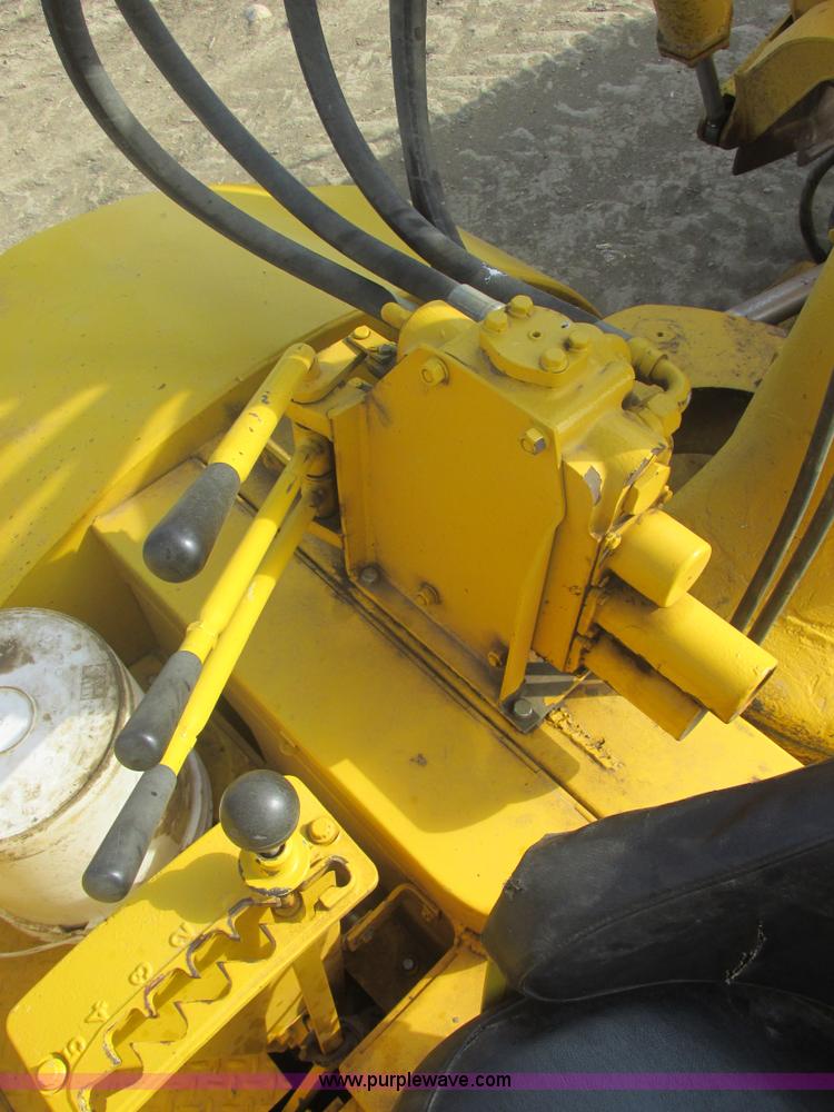 image for item I2739 1967 Allis Chalmers 260 scraper