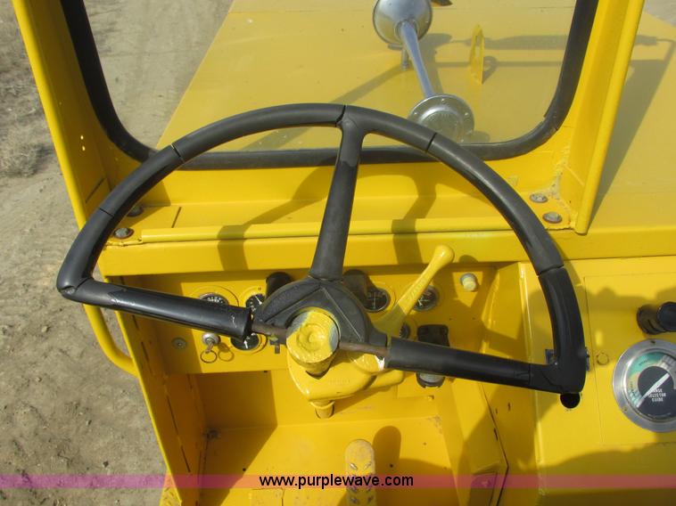 image for item I2739 1967 Allis Chalmers 260 scraper