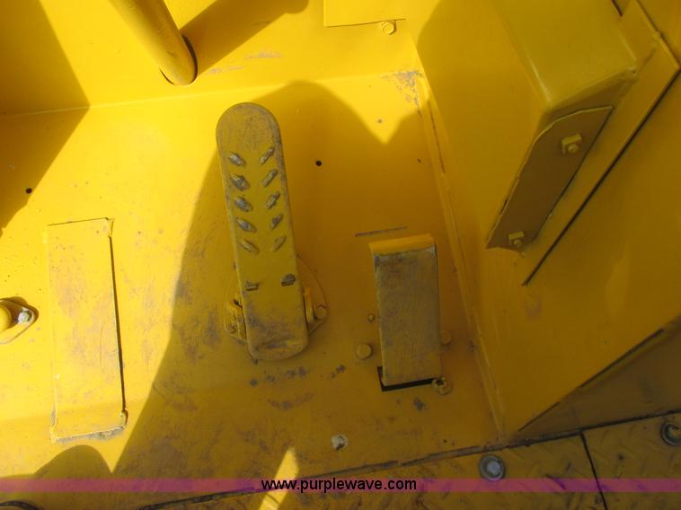 image for item I2739 1967 Allis Chalmers 260 scraper