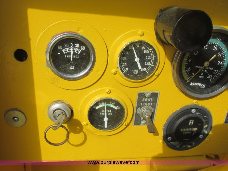 image for item I2739 1967 Allis Chalmers 260 scraper