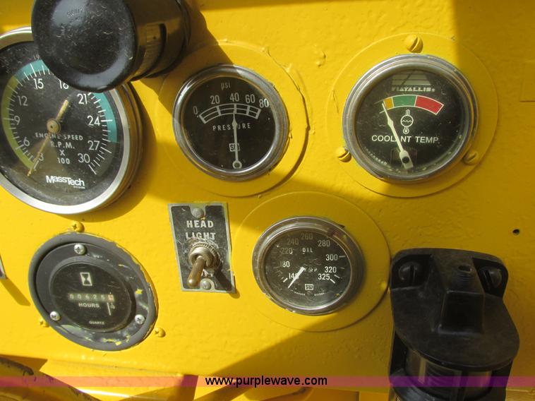 image for item I2739 1967 Allis Chalmers 260 scraper