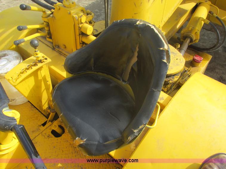 image for item I2739 1967 Allis Chalmers 260 scraper