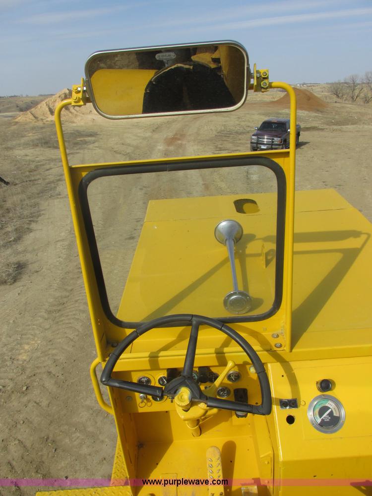 image for item I2739 1967 Allis Chalmers 260 scraper