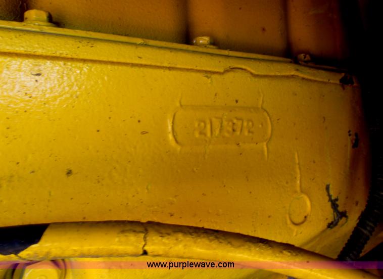 image for item I2739 1967 Allis Chalmers 260 scraper