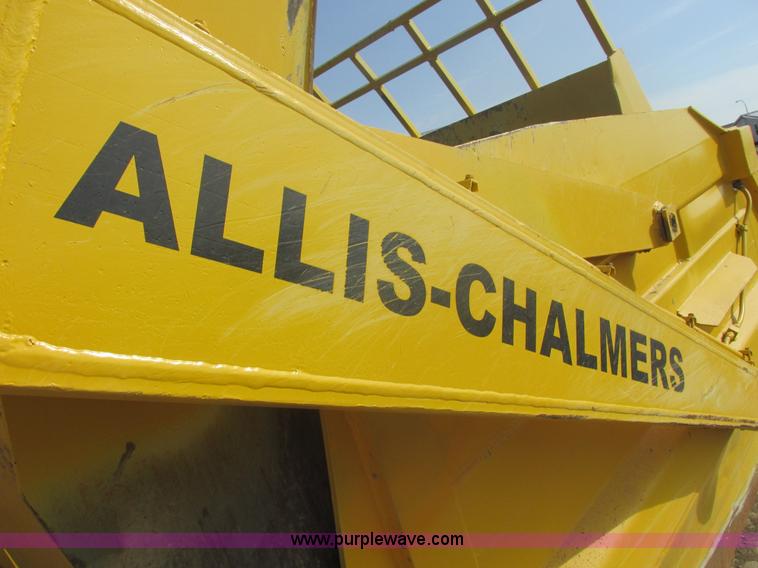 image for item I2739 1967 Allis Chalmers 260 scraper