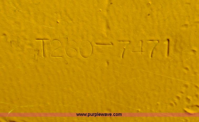 image for item I2739 1967 Allis Chalmers 260 scraper