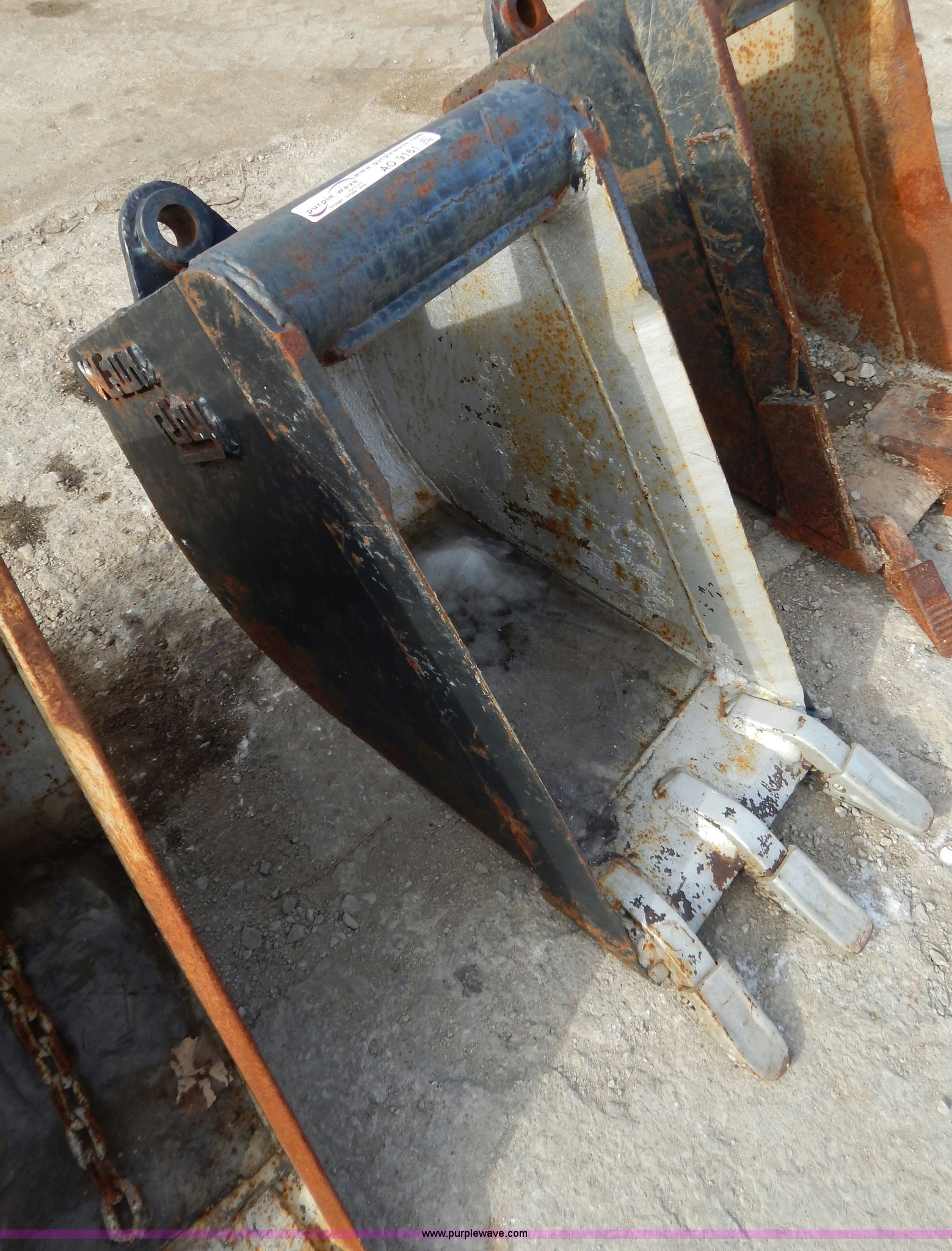 WainRoy excavator bucket in Liberty, MO Item AO9161 sold Purple Wave