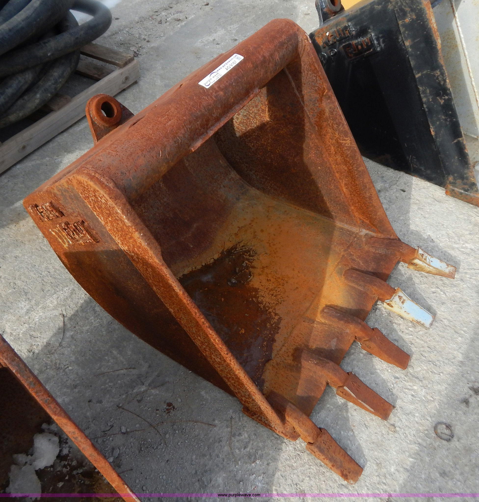 WainRoy excavator bucket in Liberty, MO Item AO9167 sold Purple Wave