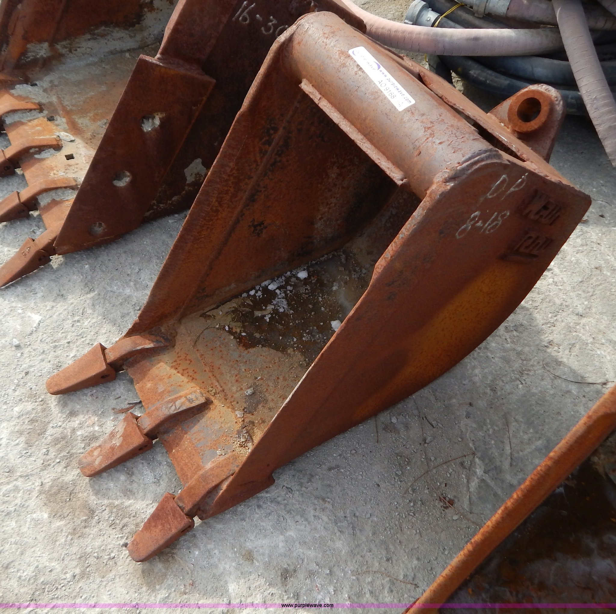 WainRoy excavator bucket in Liberty, MO Item AO9168 sold Purple Wave