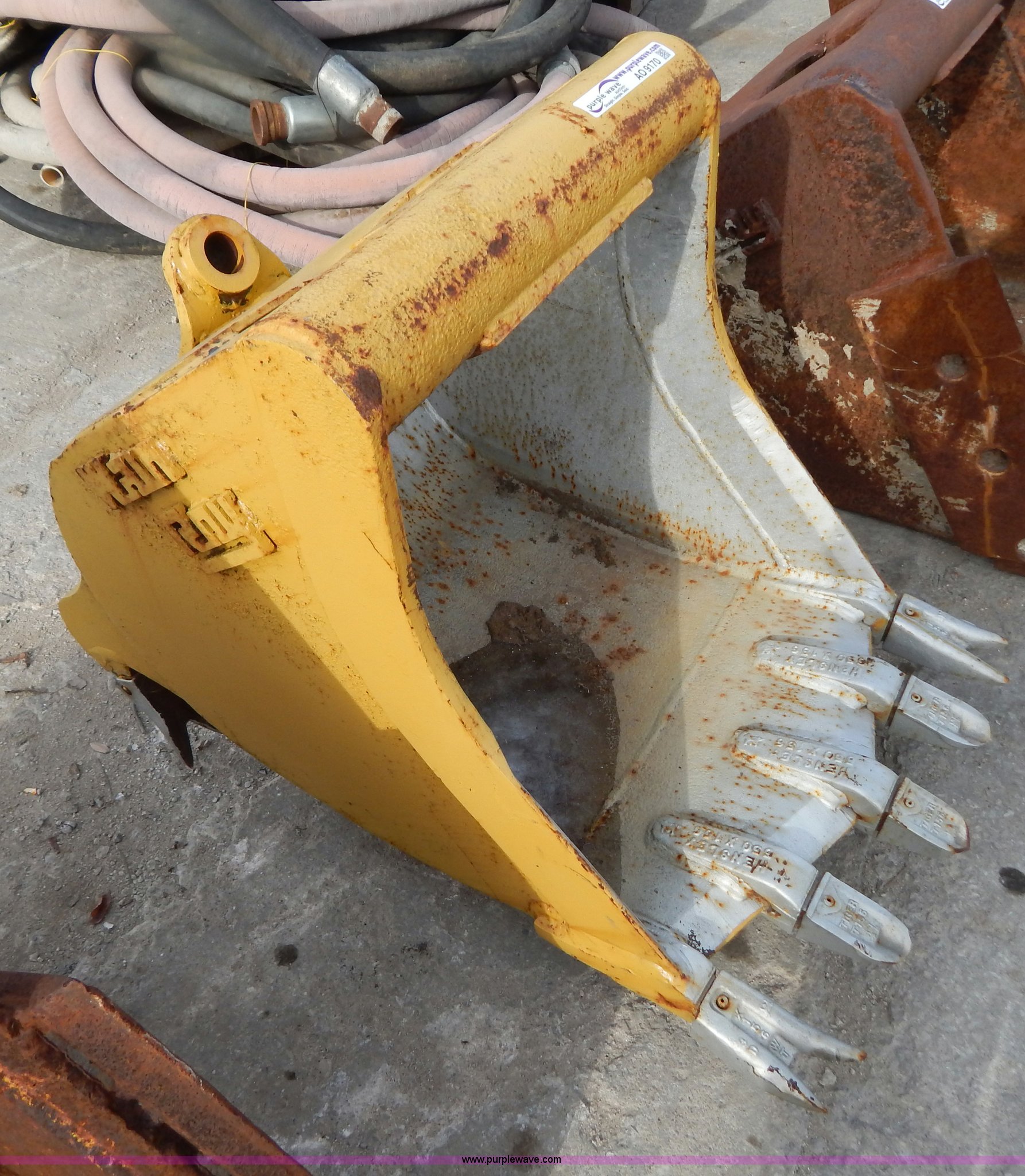 WainRoy excavator bucket in Liberty, MO Item AO9170 sold Purple Wave