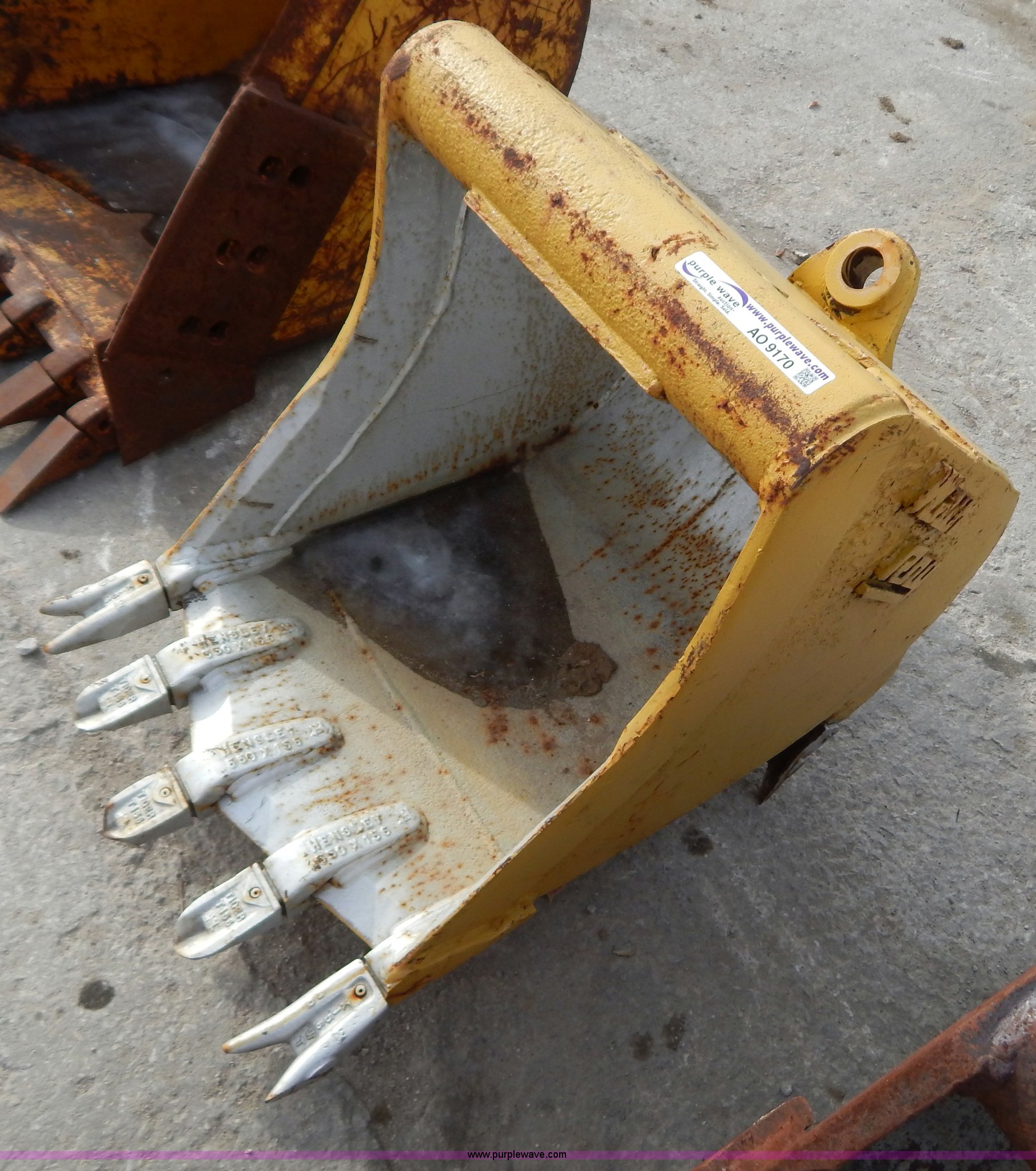 WainRoy excavator bucket in Liberty, MO Item AO9170 sold Purple Wave