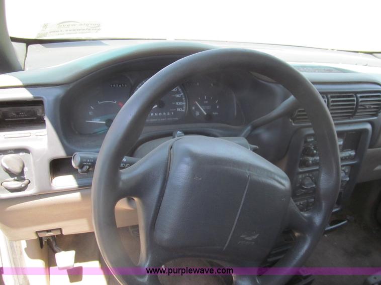 image for item I7080 1999 Chevrolet Venture