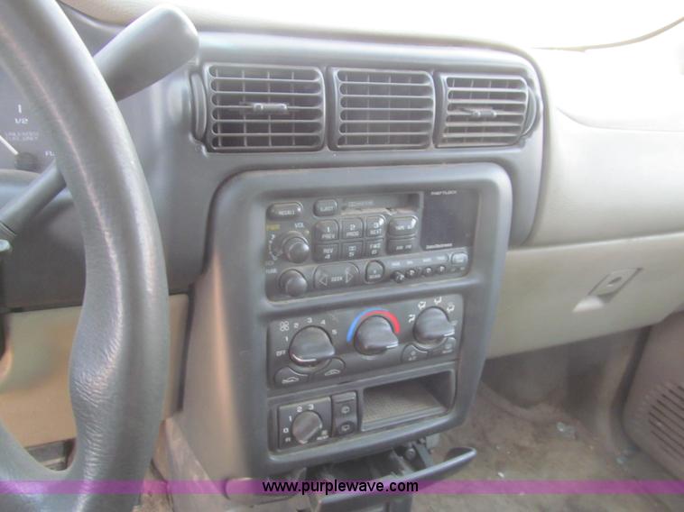 image for item I7080 1999 Chevrolet Venture