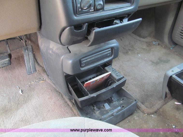 image for item I7080 1999 Chevrolet Venture