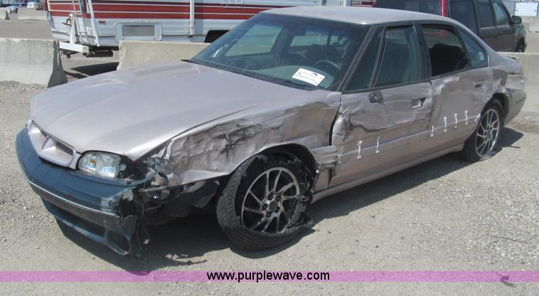 image for item I7082 1999 Pontiac Bonneville SE
